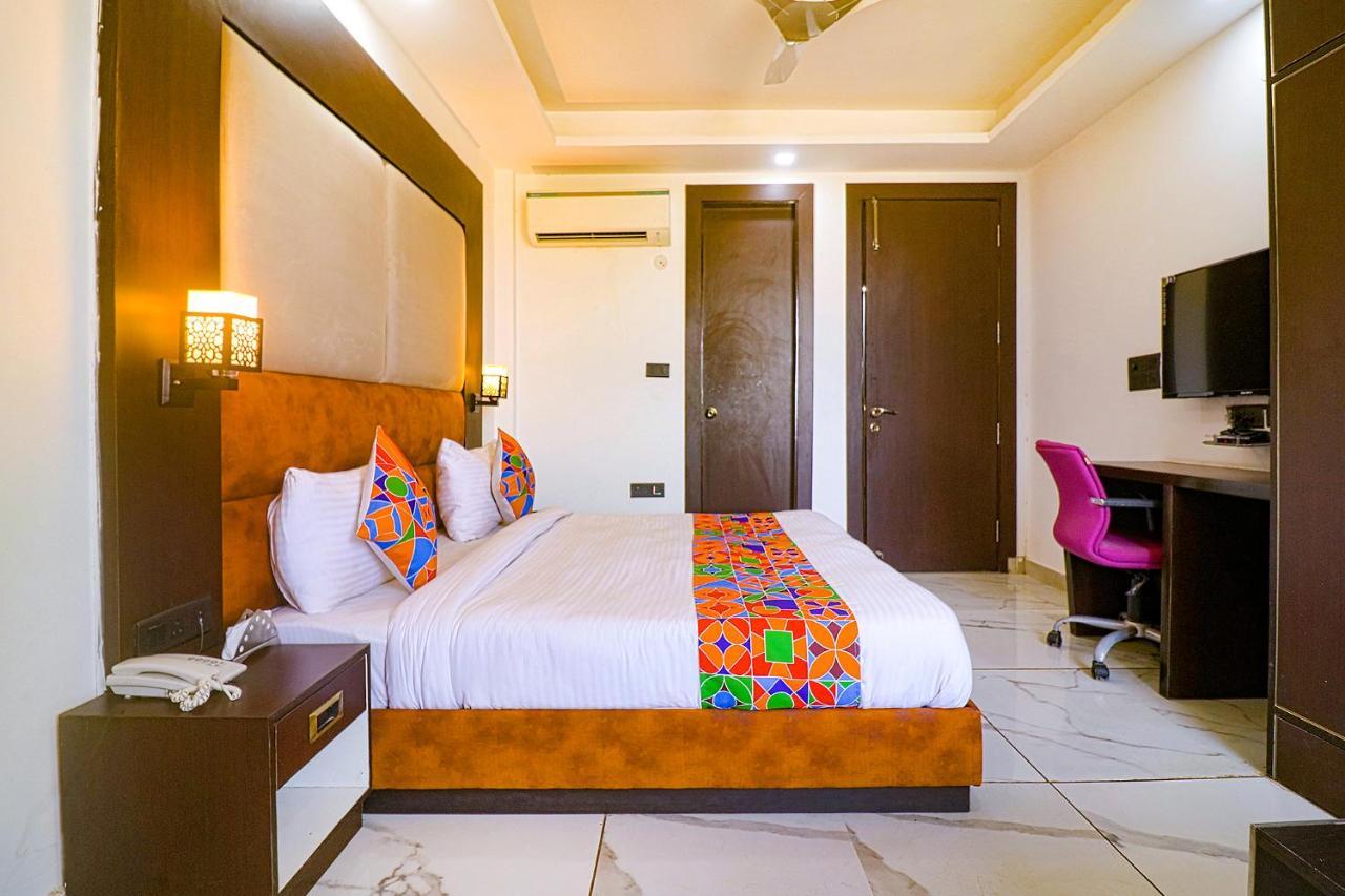 Fabhotel Kiara The Private Suites Делхи Екстериор снимка